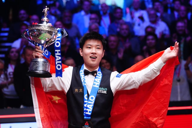 Zhao Xintong with the World Snooker Championship trophy