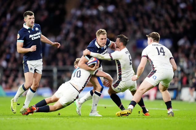 Duhan van der Merwe gets tackled by England defenders