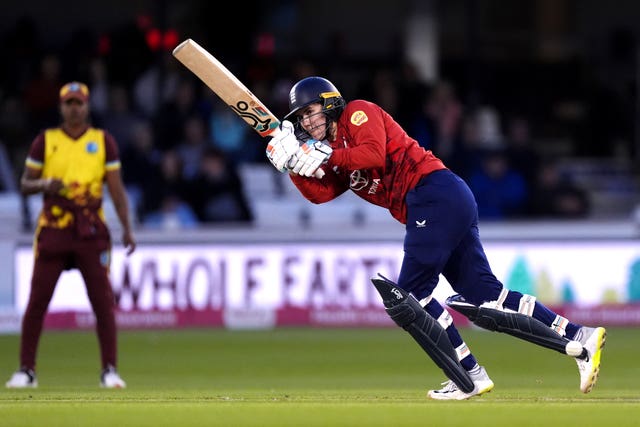Nat Sciver-Brunt hits a shot