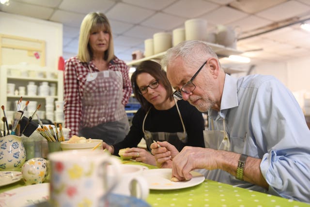 Jeremy Corbyn decorating a plate