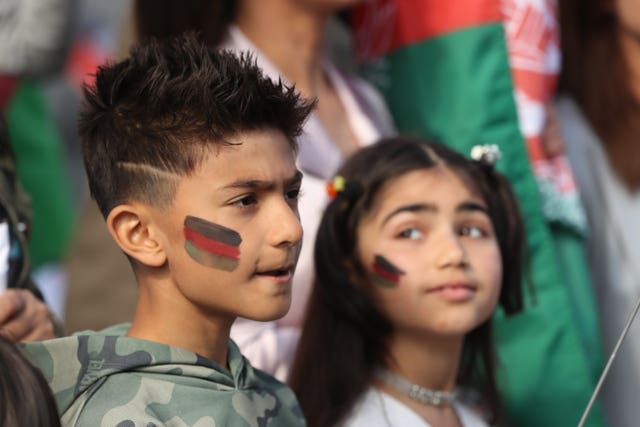 Protesters Hamza Azizi, nine, and Emaan Rahman, eight (Niall Carson/PA)