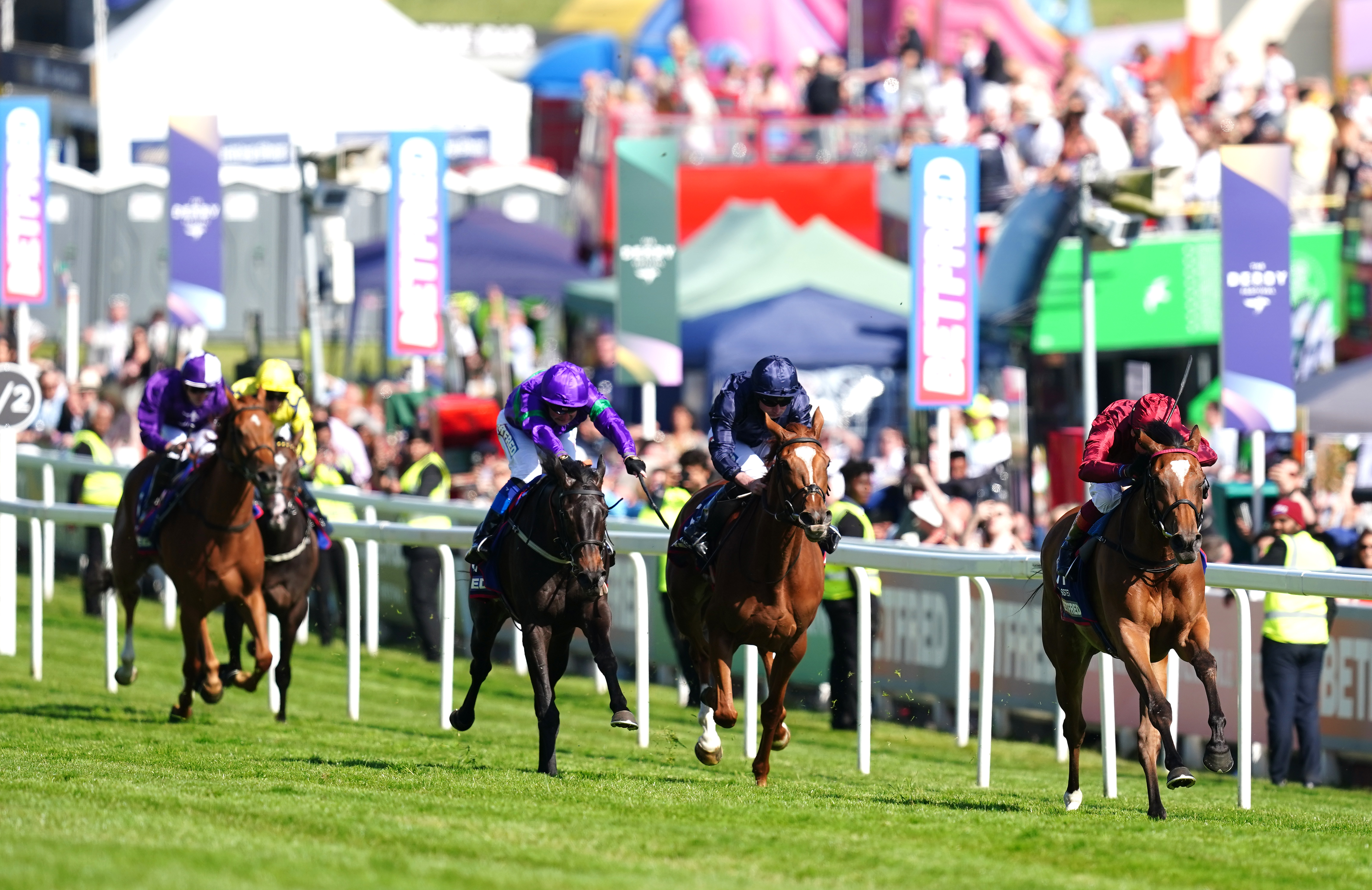 Caernarfon (purple) finishing third in the Betfred Oaks