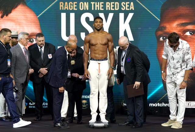 Anthony Joshua has a substantial weight advantage 