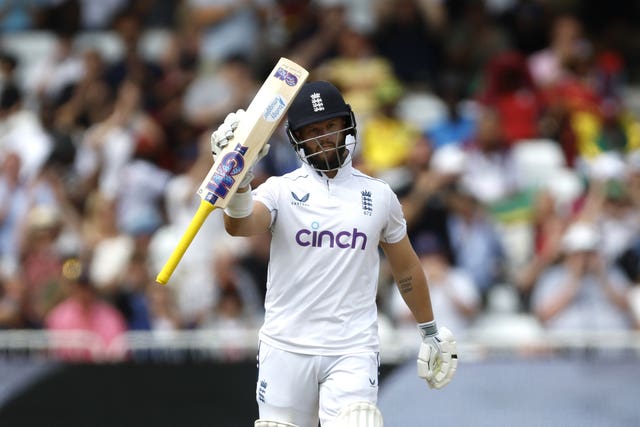 Ben Duckett raises his bat aloft