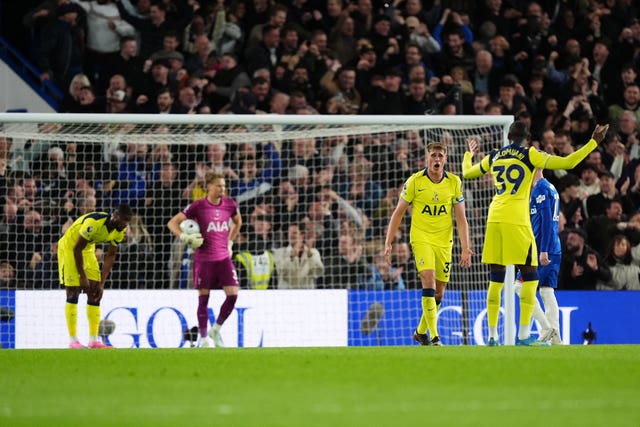 Micky van de Ven (centre right) and Randal Kolo Muani (right) stand dejected after Andrey Santos scores