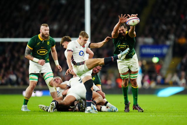 Jack van Poortvliet (centre) is closed down by South Africa’s Eben Etzebeth 