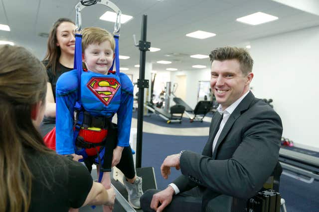 Matthew Reeve with five-year-old patient Jasper Thornton-Jones (Neurokinex Kids/PA)