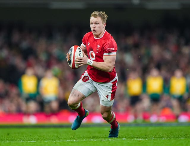 Blair Murray breaks clear