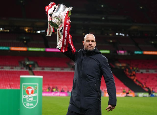 Ten Hag lifting the Carabao Cup