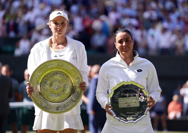 Elena Rybakina (left) with the the Venus Rosewater Dish after defeating Ons Jabeur 