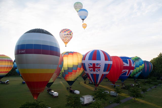 Hot air balloons take off from Battersea Park