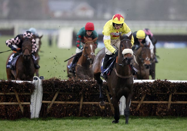 Sonigino winning at Aintree 