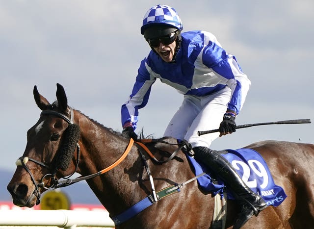 Lord Lariat and Patrick O’Hanlon winning the Irish Grand National 