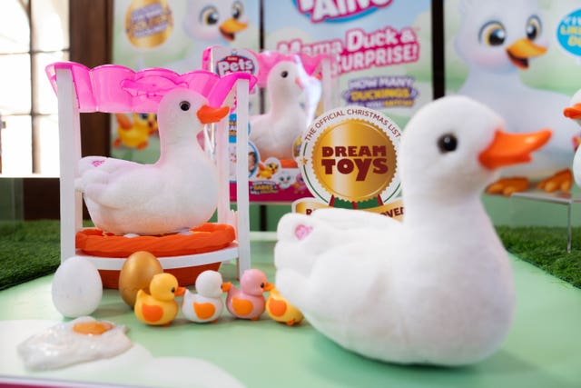 Pets Alive: Mama Duck & Baby Surprise, £29.99