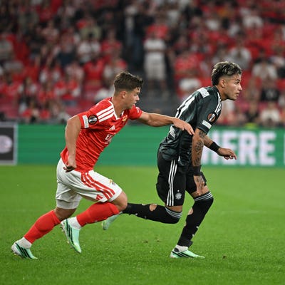 Jhon Duran scores twice as Benfica prove too hot to handle for Celtic