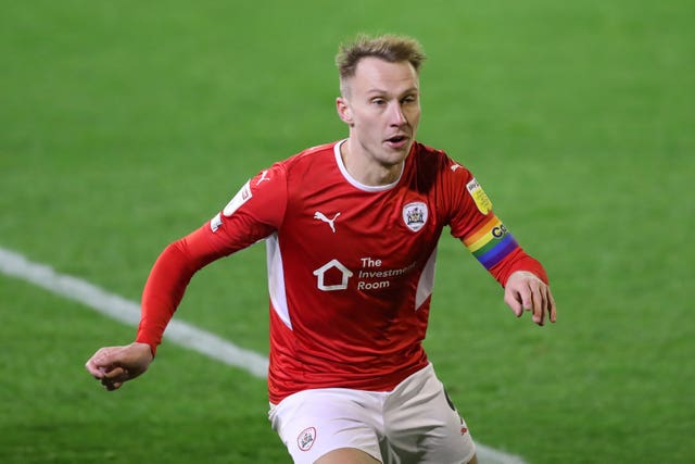  Cauley Woodrow in action for Barnsley
