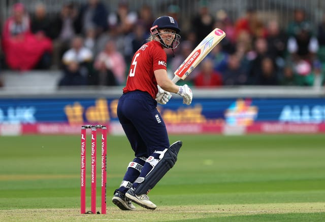 Heather Knight batting