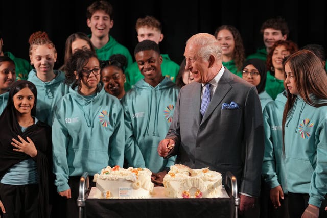 The King with a group of students