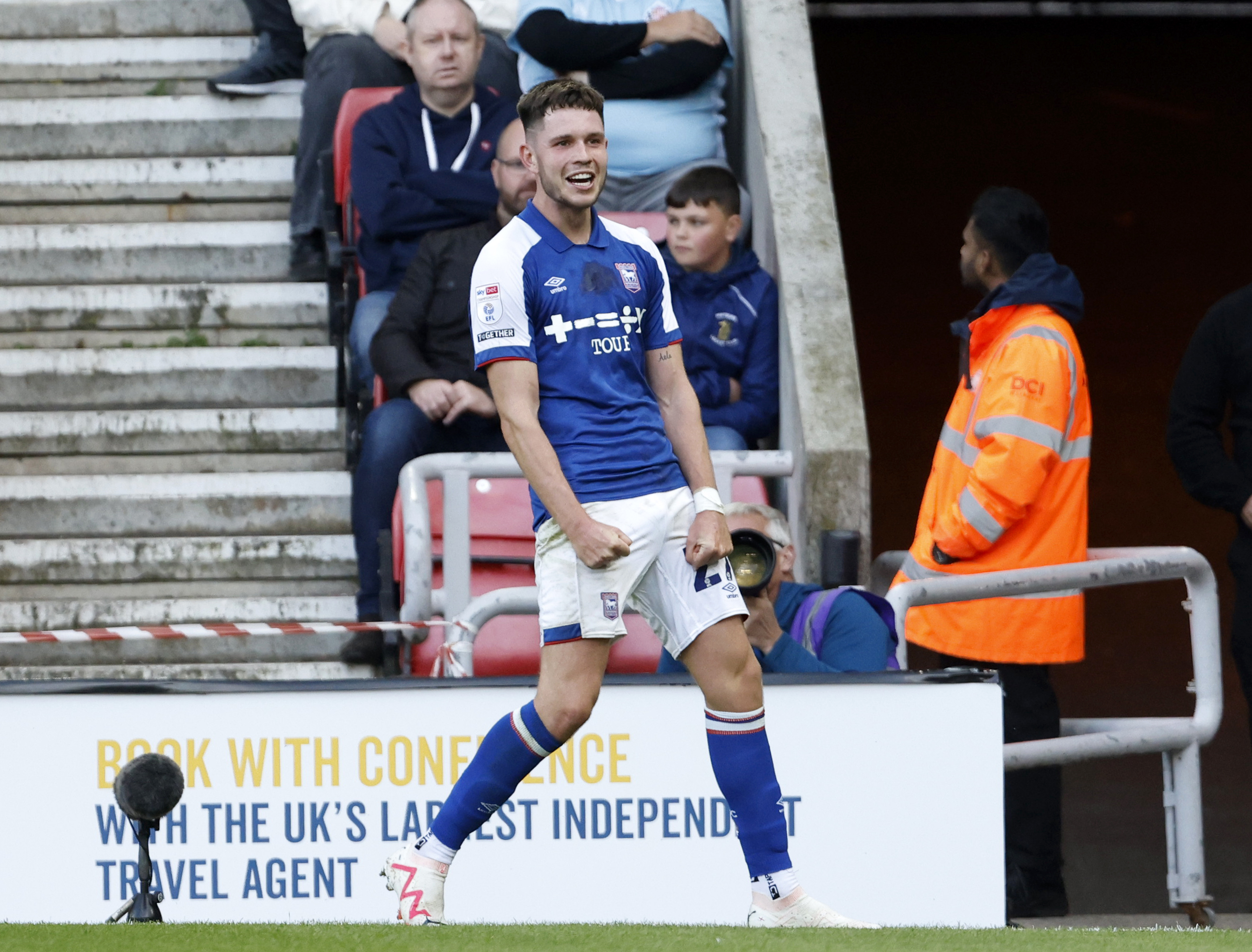 桑德兰1-2伊普斯维奇获胜重返英冠