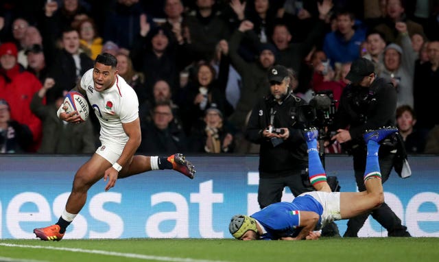 Manu Tuilagi scores a try against Italy