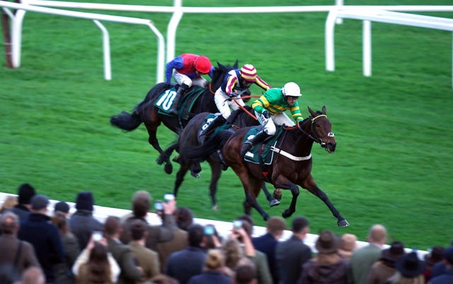 Impose Toi wins the Valda Energy Novices’ Handicap Hurdle
