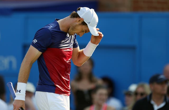 Murray bows his head during a first-round loss to Jordan Thompson at Queen's Club in 2017