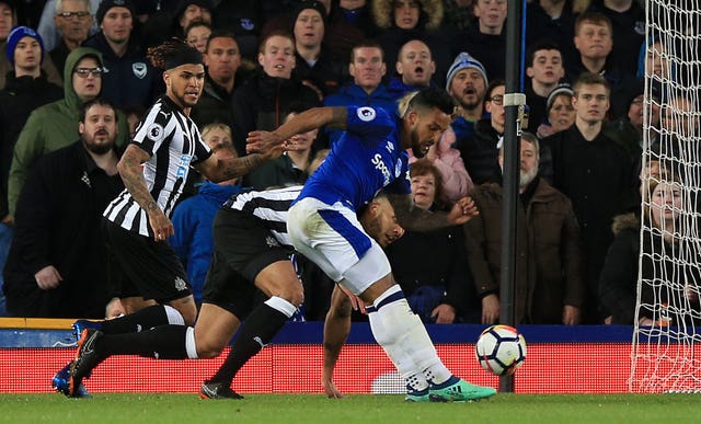 Everton’s Theo Walcott scores at Goodison Park (Peter Byrne/PA)