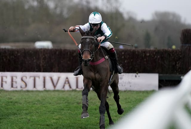 L’Homme Presse on his way to victory