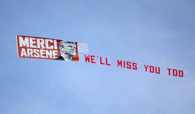 A plane flies a banner over Huddersfield's stadium during Arsene Wenger's Arsenal finale 