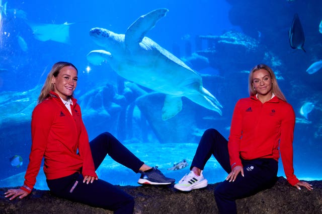 Isabelle Thorpe (left) and Kate Shortman at London's Sea Life aquarium