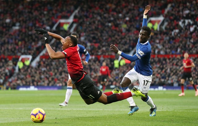 Anthony Martial wins Manchester United a penalty 