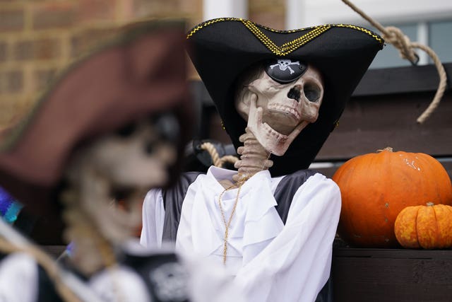 A model skeleton dressed in a pirate outfit