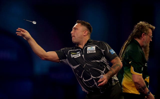 Gerwyn Price and Simon Whitlock in action