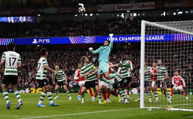 Arsenal attack a corner