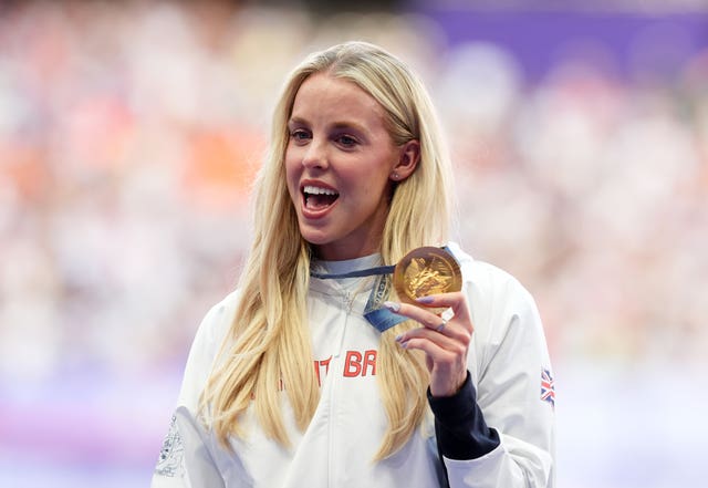 Great Britain's Keely Hodgkinson celebrates with her 800m Olympic gold medal