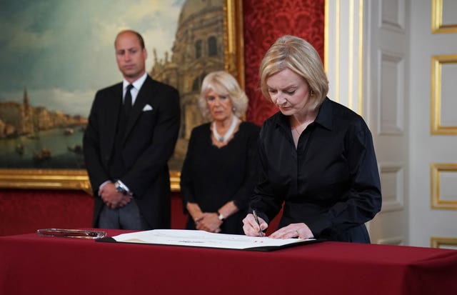 Liz Truss signs the proclamation