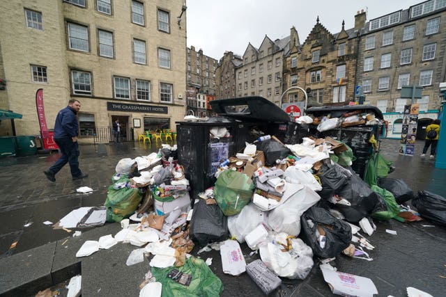 Cleansing workers strike