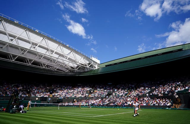 The roof stayed open despite two rain showers