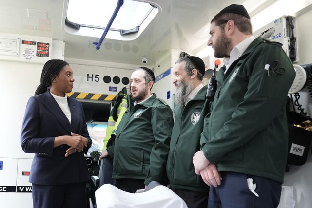 Kemi Badenoch meets members of the Jewish community