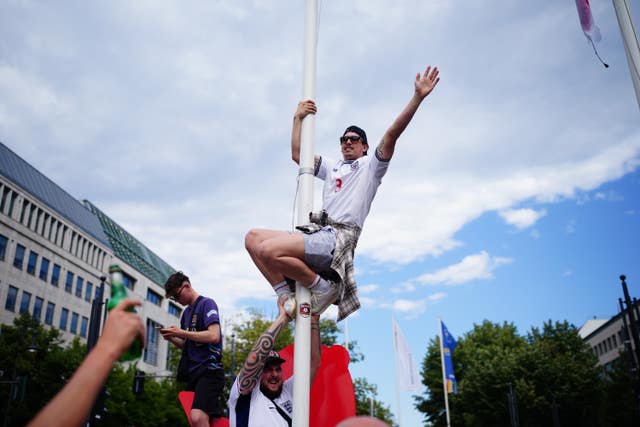 England fans arrive in Berlin 