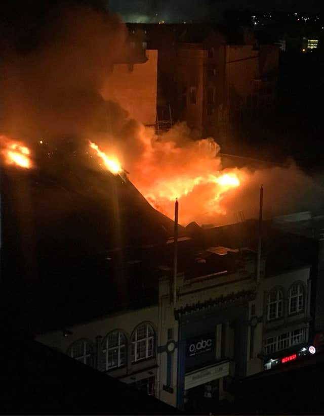 The fire appearing to spread to nearby buildings (@bl4irrr)