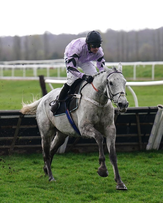 The Carpenter ridden by Nico de Boinville