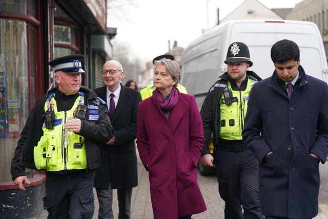 Home Secretary Yvette Cooper (centre) and Chancellor of the Duchy of Lancaster Pat McFadden (second left) with officers from West Midlands Police