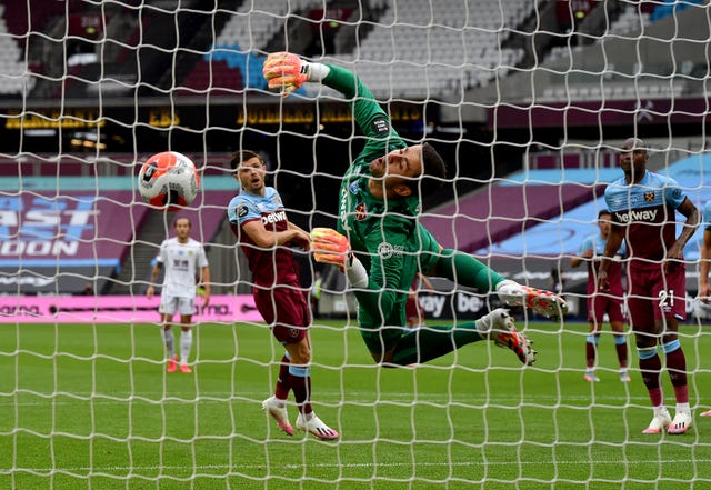 Lukasz Fabianski dives in vain to keep out Jay Rodriguez''s goal