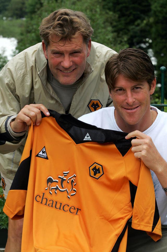 Soccer – Anderton Signs For Wolves
