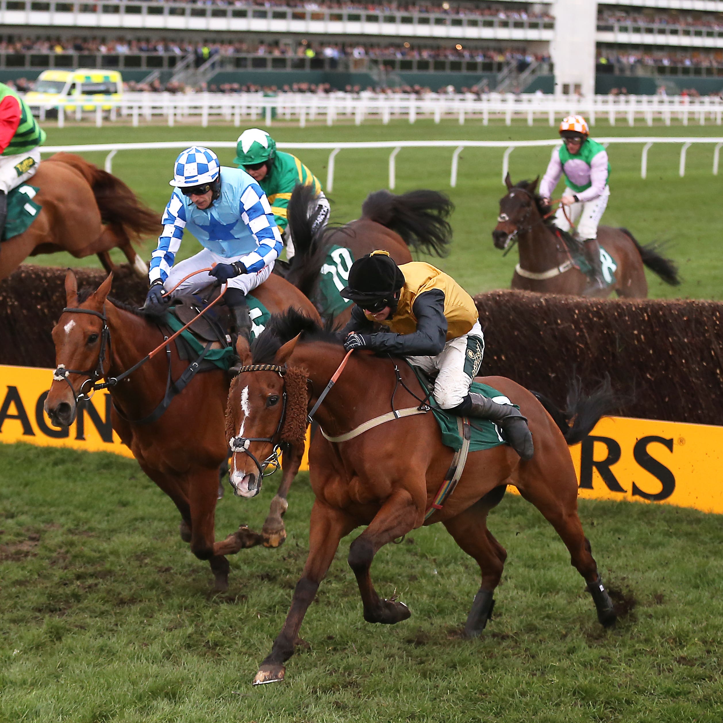 Croco Bay (nearside) holds off Bun Doran in the Grand Annual
