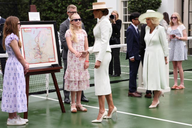 Queen and first lady with students