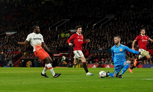 David De Gea had to be alert to keep Manchester United on level terms 