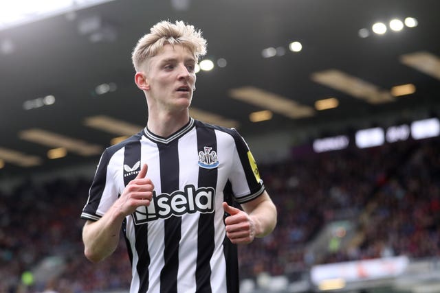 Shearer thinks Newcastle's Anthony Gordon has done enough to be on the plane