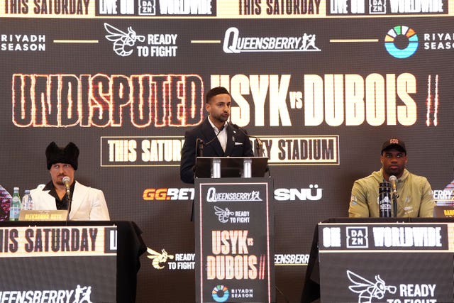 Daniel Dubois (right) and Oleksandr Usyk (left) during a press conference 